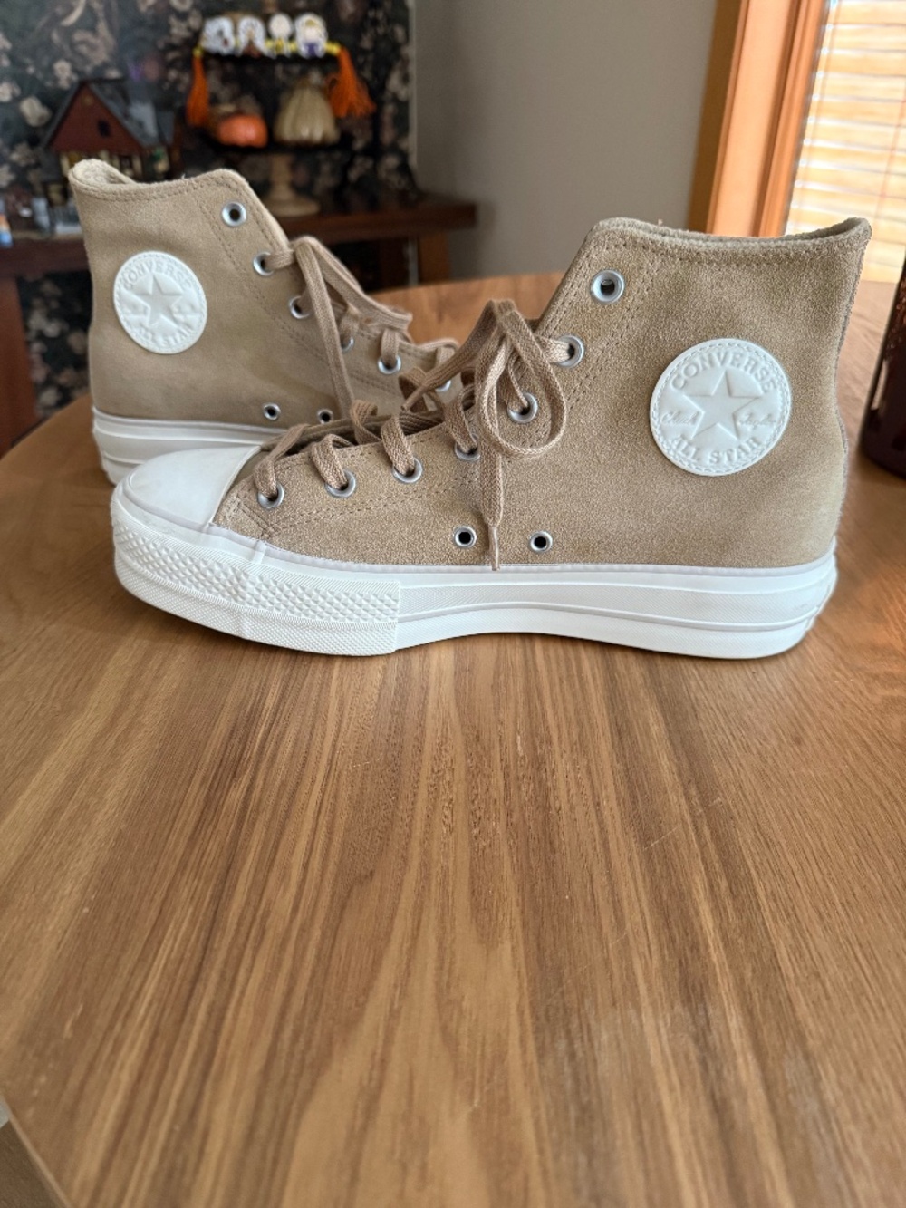 Brand New Converse Women's Chuck Taylor All Star Lift Platform, Size 10